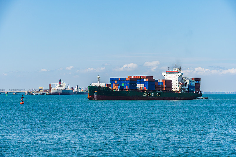 新手适合速卖通还是亚马逊？为什么？