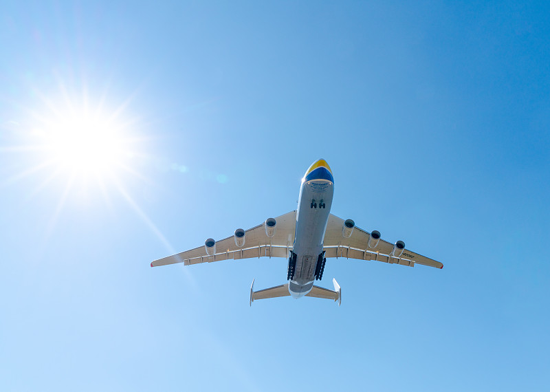 羽绒服运用广东广州全球物流完整送达德国汉堡