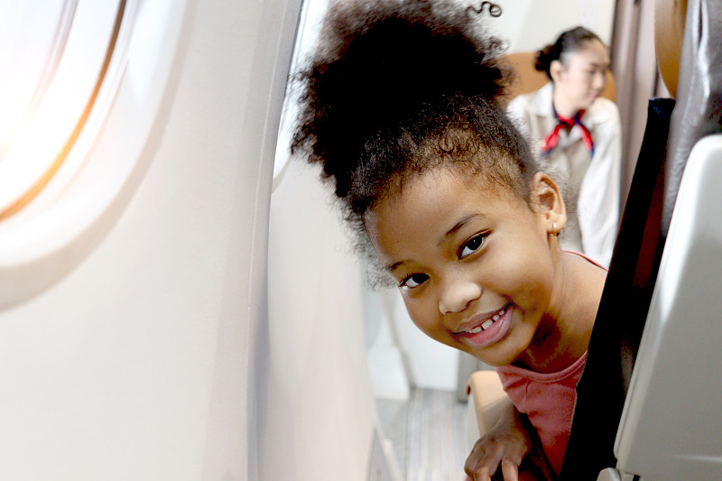 李宁运动袜采纳广州环球货运配送至瑞典