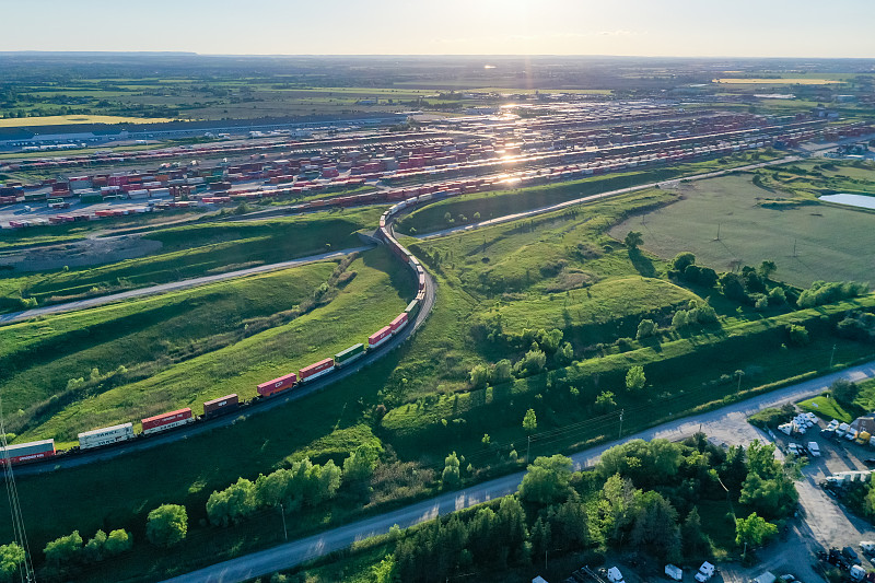 茶具套装（茶壶、茶杯、茶叶罐）借用中国上海跨国货运快送到英国伦敦