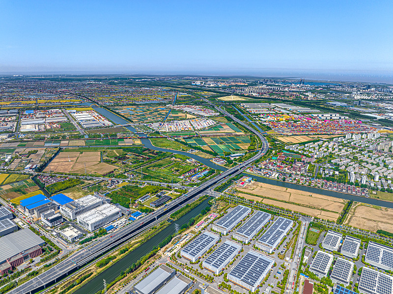 基础化工品借用中国上海环球货运运抵泰国林查班港