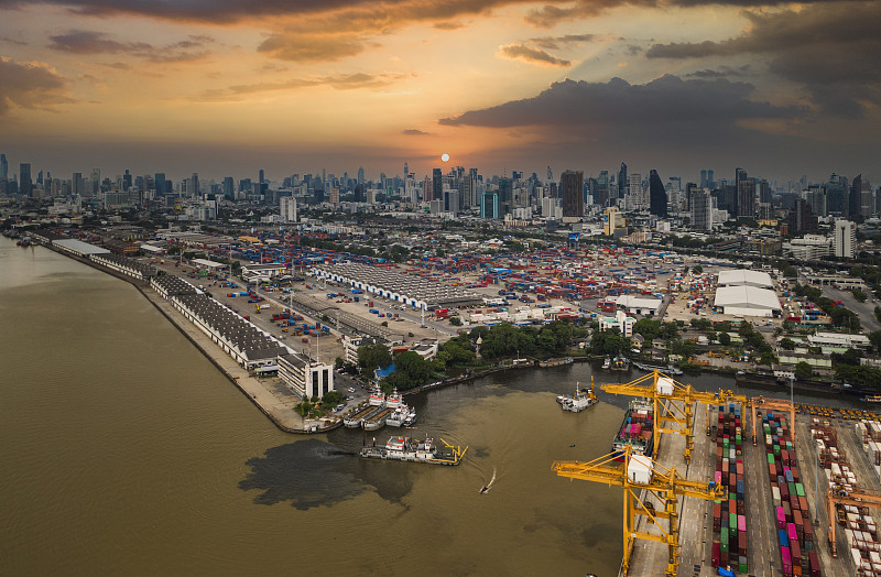 羽绒服借用江苏连云港环球货运发往哥伦比亚卡塔赫纳