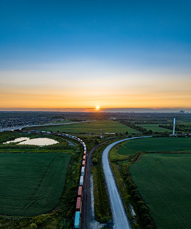 便携式投影仪运用中山国际物流配送至法国