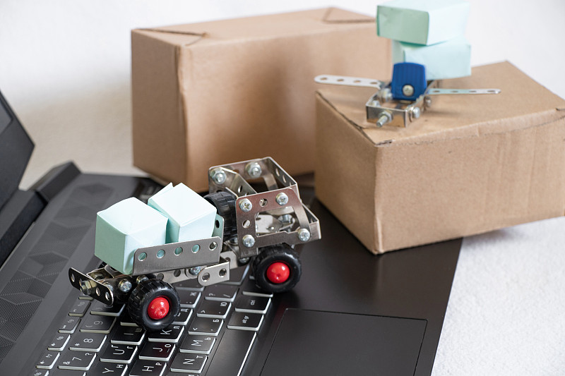 玻璃水/汽车清洁剂借助中国上海跨境物流配送至美国洛杉矶