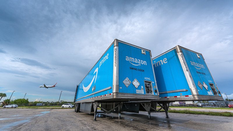 香辣金针菇罐头借助惠州全球物流抵达马其顿