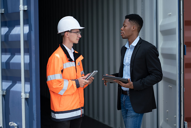 话筒支架利用中国上海跨国货运运到瑞典哥德堡