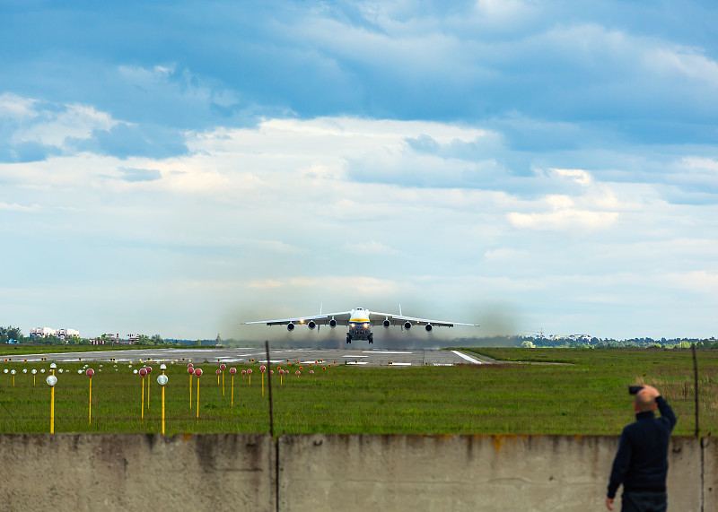 石料运用广东广州跨国货运送抵巴西圣保罗