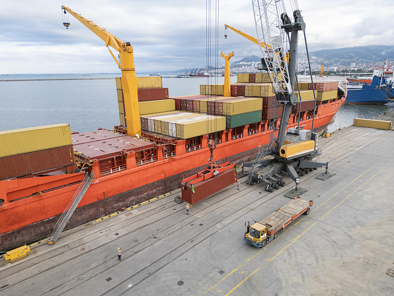 风扇利用广东深圳国际运输抵达巴布亚新几内亚莫尔兹比港