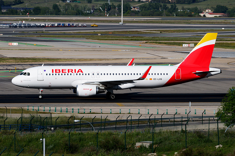 婴儿尿布台选用中国上海国际物流速递到英国费利克斯托