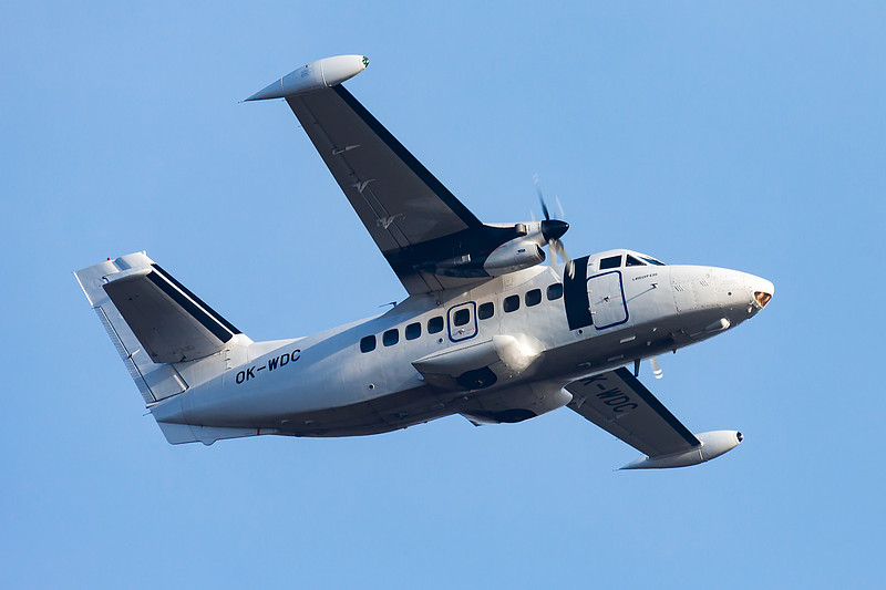 蛋糕烤盘经过广州外贸物流送到法国