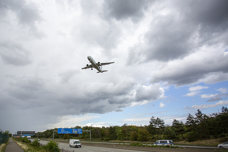 液晶显示器借用甘肃兰州外贸物流配送至印度尼西亚雅加达 液晶显示器借用甘肃兰州外贸物流配送至印度尼西亚雅加达