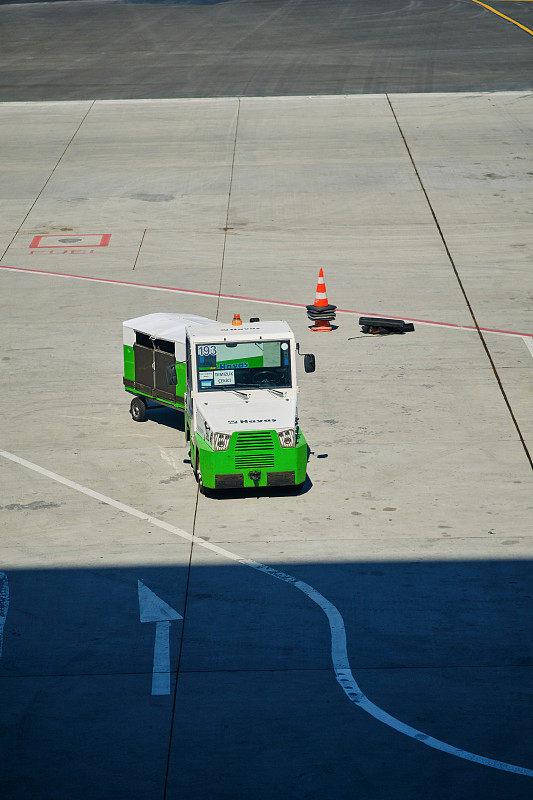 围巾采用中山国际快递抵达瑞士