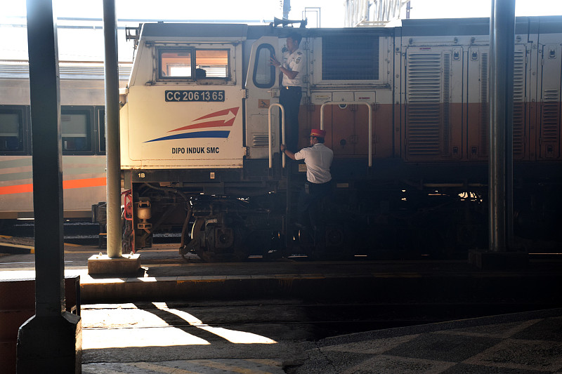 京都念慈庵润喉糖经中山国际运输送抵比利时