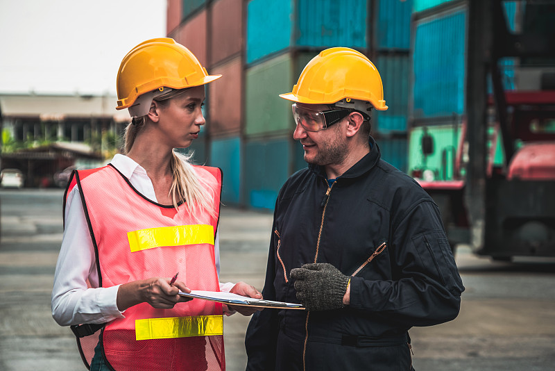 灯具经江苏连云港国际货运快送到德国汉堡