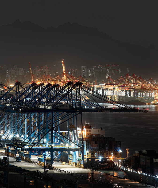 切纸机应用中国上海外贸物流高效送达法国马赛