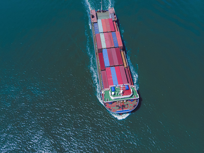 服装经中国上海国际物流抵达巴基斯坦卡拉奇