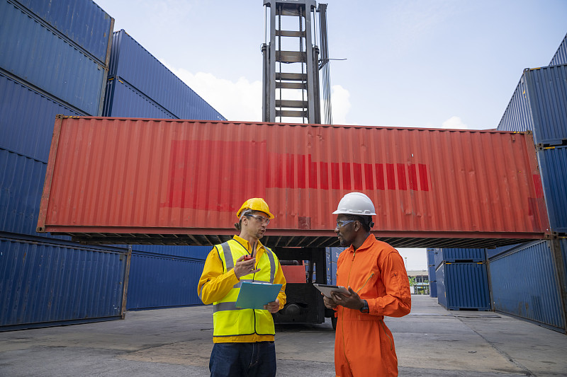 眼睛保护设备经过广东东莞国际货运递送到日本东京