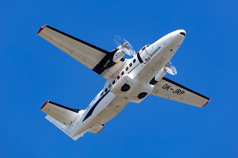 香辣金针菇罐头采用广州外贸物流托运至拉脱维亚