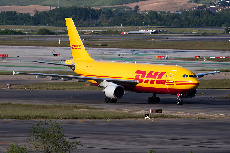 基础化工品借助浙江杭州国际快递抵达马来西亚巴生港