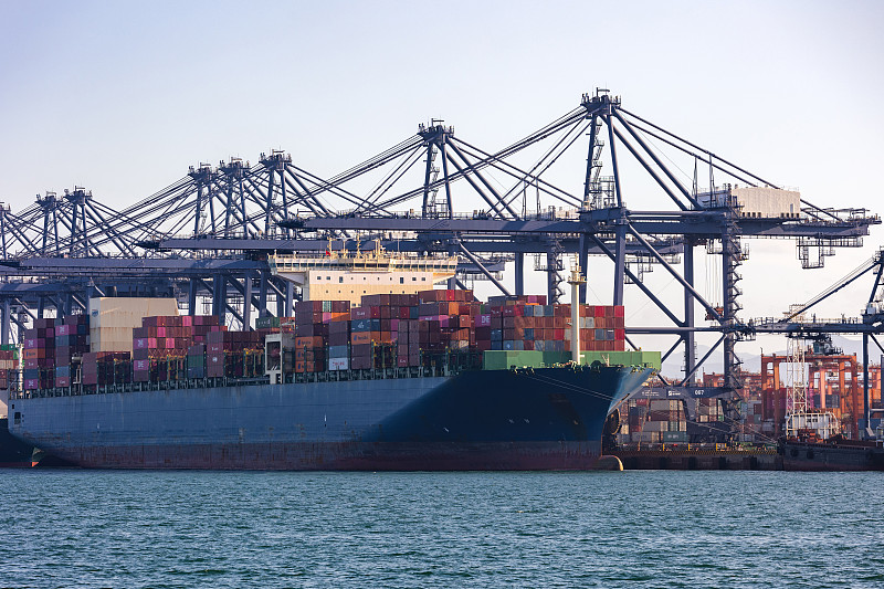 发电设备采用广东深圳环球货运运送至印度孟买