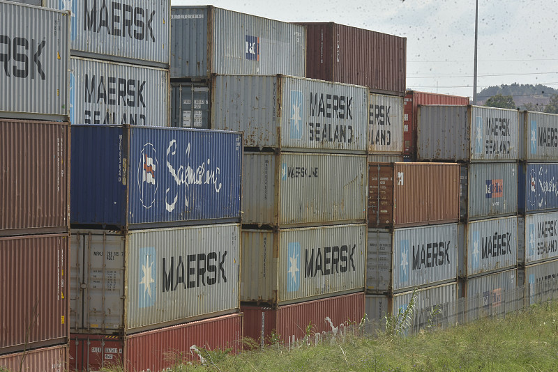 焊接钢管经过中国上海跨国货运送达荷兰鹿特丹