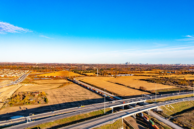 成衣利用广东广州环球货运配达新加坡