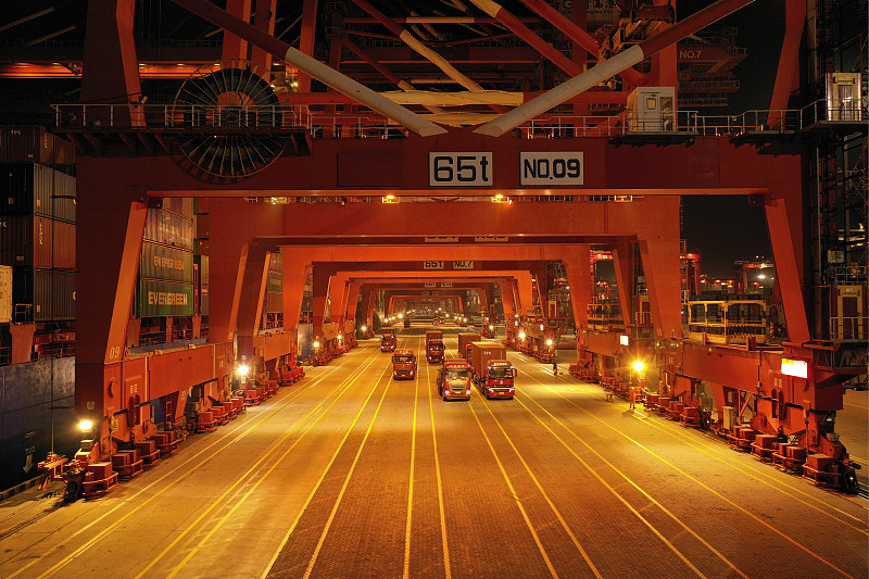 新能源产品经过宁夏银川环球货运及时送达沙特阿拉伯吉达