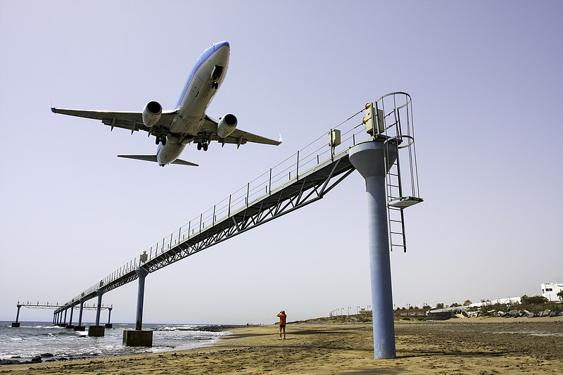 台灯借助中山跨境物流送达澳洲
