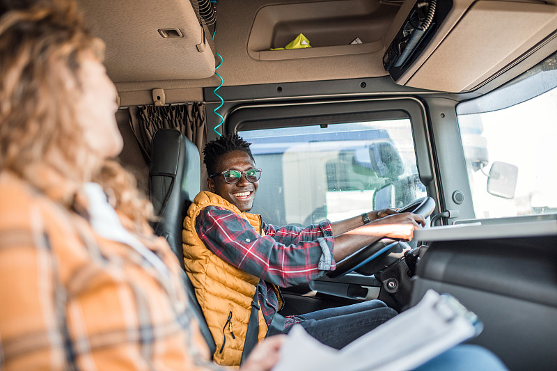 手提式干粉灭火器经中国上海环球货运承运至沙特阿拉伯吉达