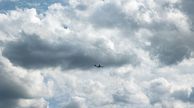 手机防水袋经过中国天津国际物流运送至加纳特马