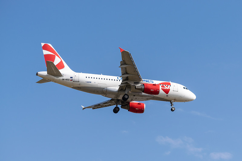 充电器借助广州跨境物流运输到澳洲