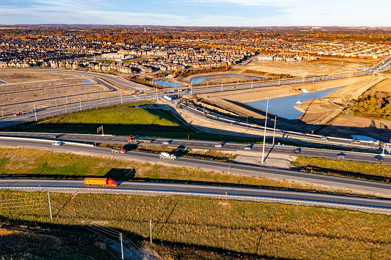 雪地靴借用广州跨国货运快送到英国