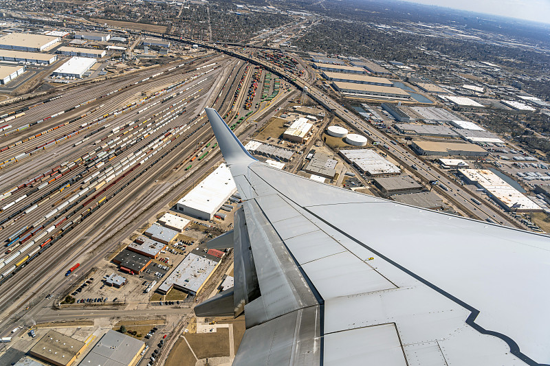 皮鞋经过中山国际物流承运至阿联酋