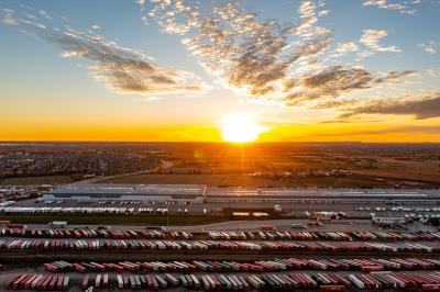 家电经中国上海外贸物流抵达荷兰鹿特丹
