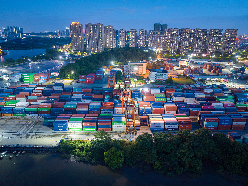 “能不倒下就不倒下，能多送就尽量多送”快递员精神