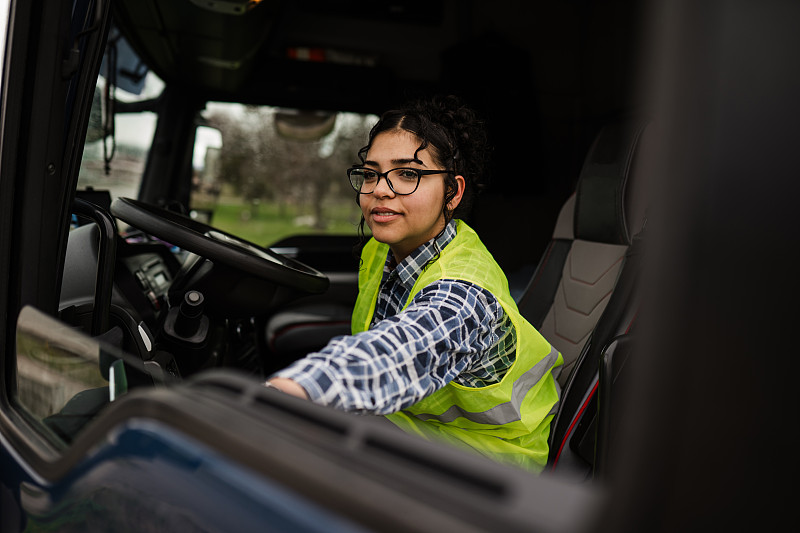 港口“春运”通关护航人：通关不停歇 护航新航线
