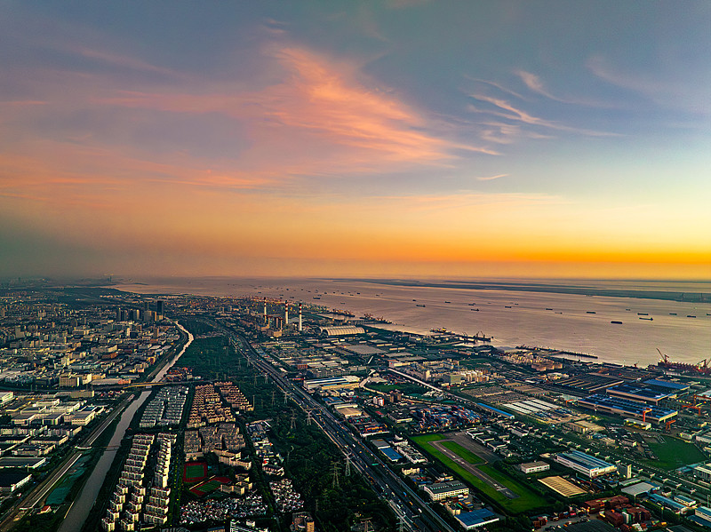 小漠国际物流港汽车滚装外贸首航 小漠国际物流港汽车滚装外贸首航