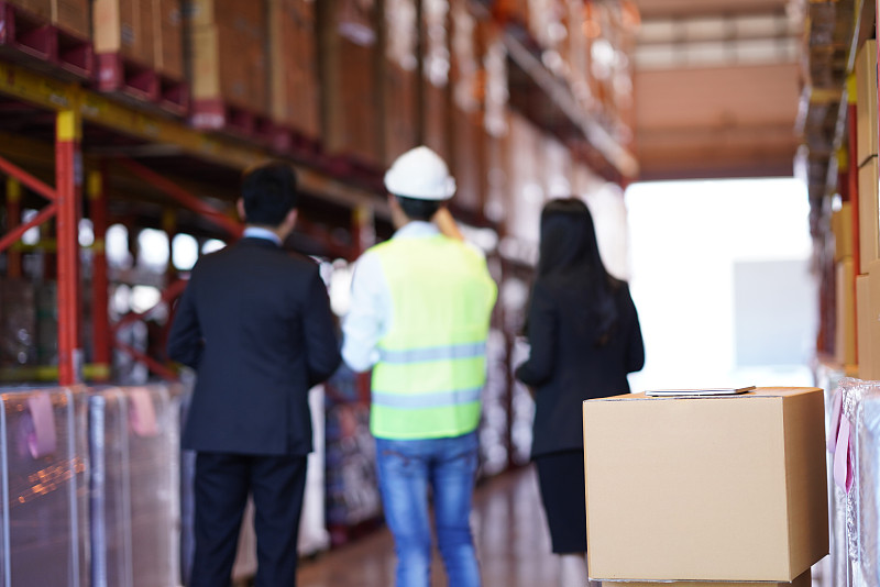 5倍集装箱运价终将回落，全球贸易寒冬恐明年来临