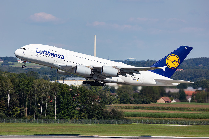 加拿大.平彻克里克机场