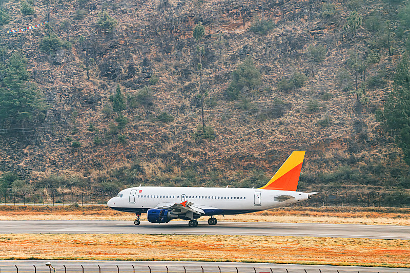 加拿大.麦克米伦机场