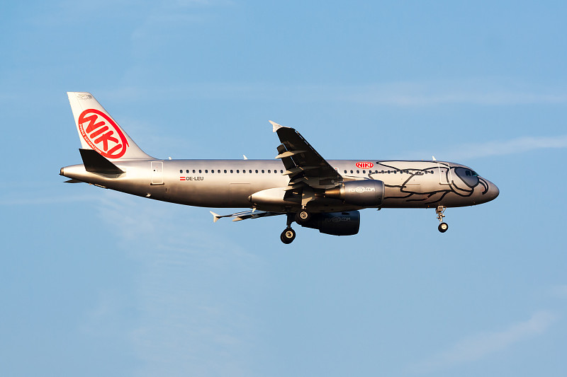 加拿大.罗斯河机场