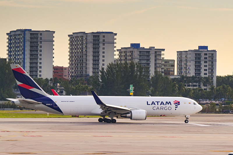 加拿大.贝伦斯河机场